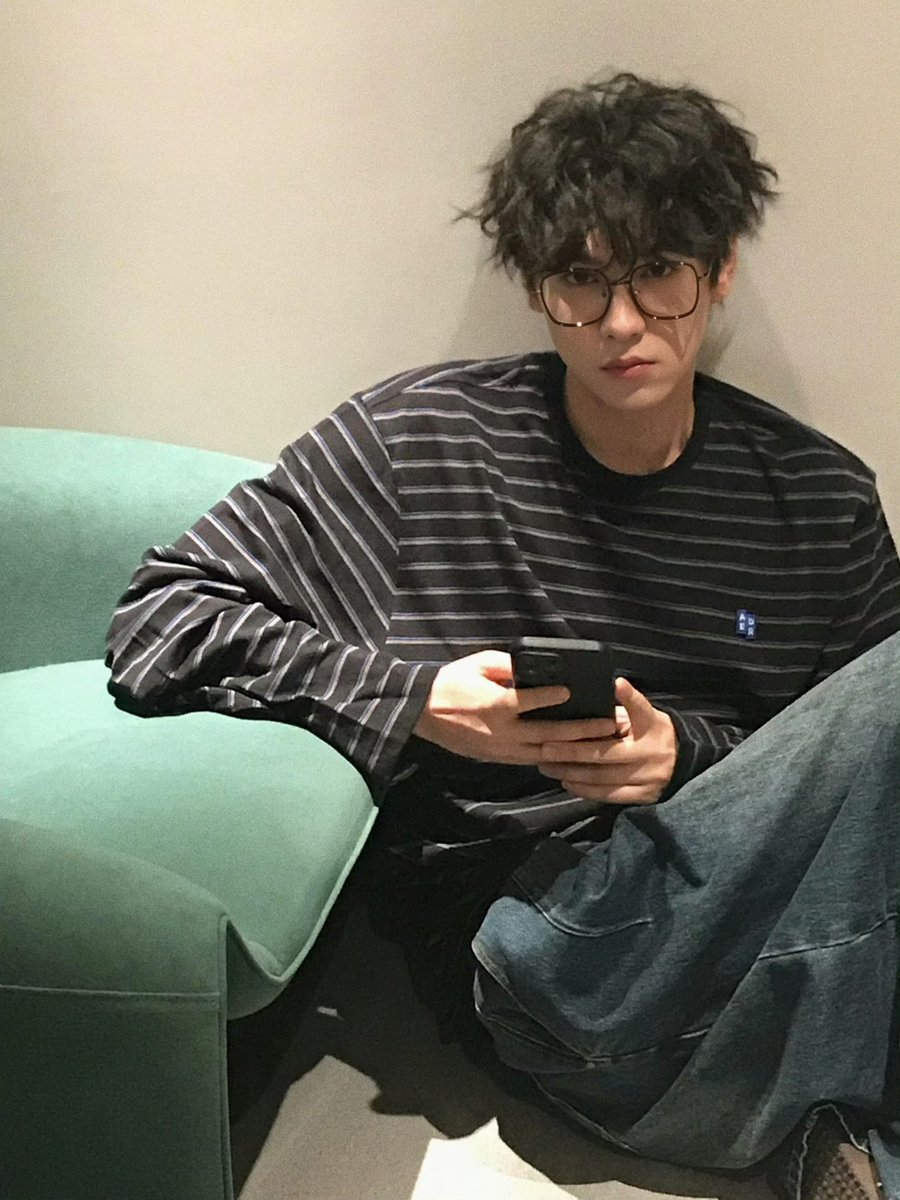 cupcak_ning's tweet photo. "ผมยุ่งนิดหน่อย แต่ความหล่อยังเหมือนเดิม 😌💛"
#TianXuning https://t.co/zzp12GFFuh