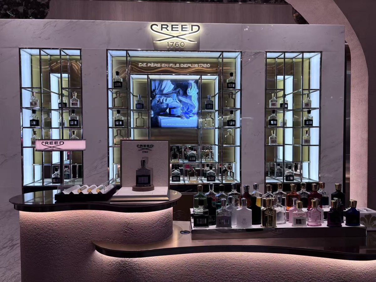 xiahe_10's tweet photo. I support Apo! I just got the new Creed perfume in Thailand. The soft fragrance lingers forever - it's absolutely intoxicating. I absolutely love Creed perfumes 😍😍😍👏🏻👏🏻👏🏻
@creedfragrance @Nnattawin1
@atelierdeprestige
#TheHouseofCreed #creed
#ApoNattawin #Apocolleagues https://t.co/e2nIwjSBQ6