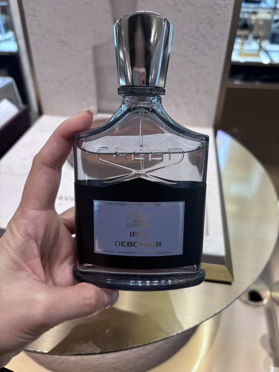 xiahe_10's tweet photo. I support Apo! I just got the new Creed perfume in Thailand. The soft fragrance lingers forever - it's absolutely intoxicating. I absolutely love Creed perfumes 😍😍😍👏🏻👏🏻👏🏻
@creedfragrance @Nnattawin1
@atelierdeprestige
#TheHouseofCreed #creed
#ApoNattawin #Apocolleagues https://t.co/e2nIwjSBQ6
