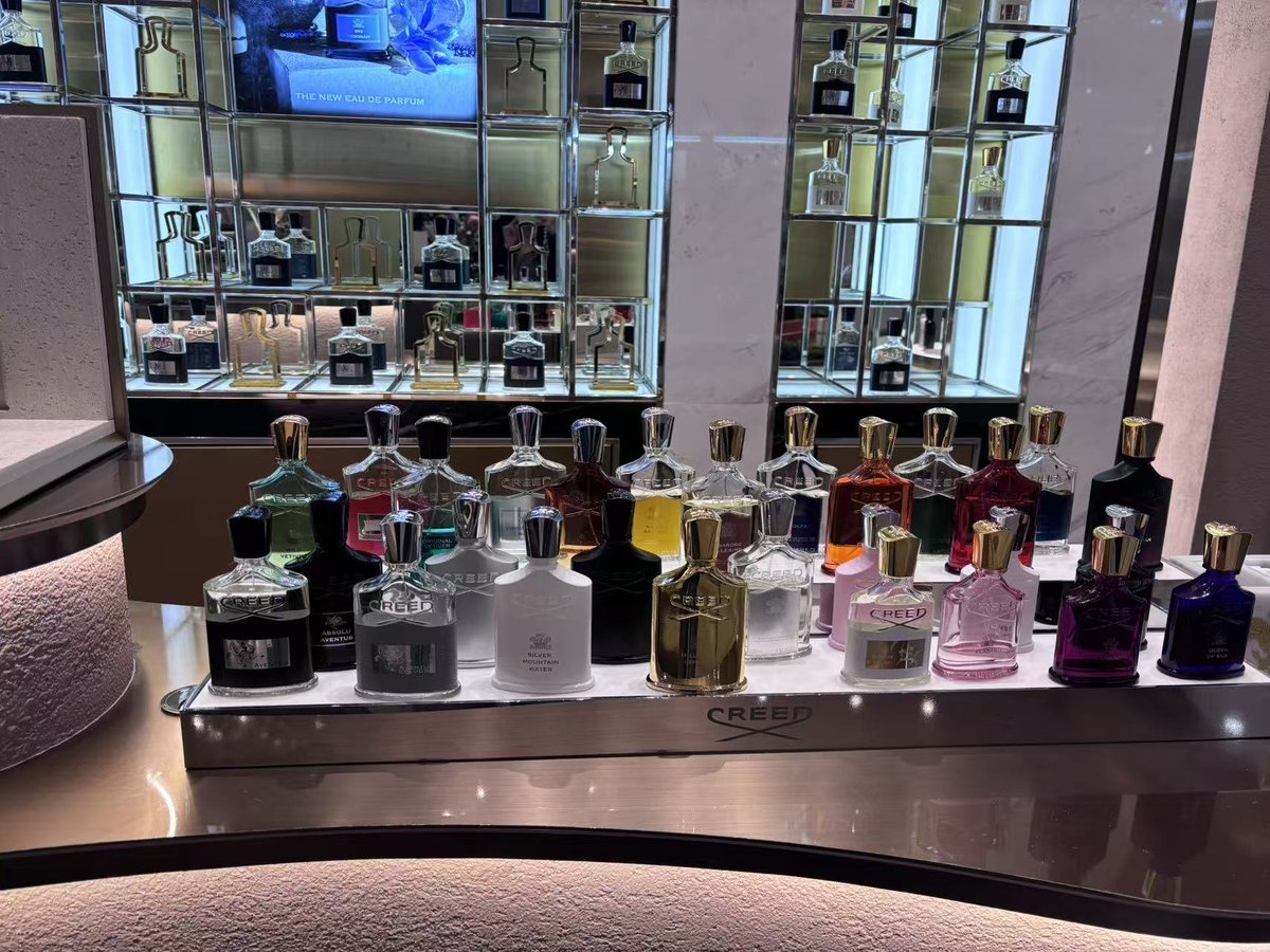 xiahe_10's tweet photo. I support Apo! I just got the new Creed perfume in Thailand. The soft fragrance lingers forever - it's absolutely intoxicating. I absolutely love Creed perfumes 😍😍😍👏🏻👏🏻👏🏻
@creedfragrance @Nnattawin1
@atelierdeprestige
#TheHouseofCreed #creed
#ApoNattawin #Apocolleagues https://t.co/e2nIwjSBQ6