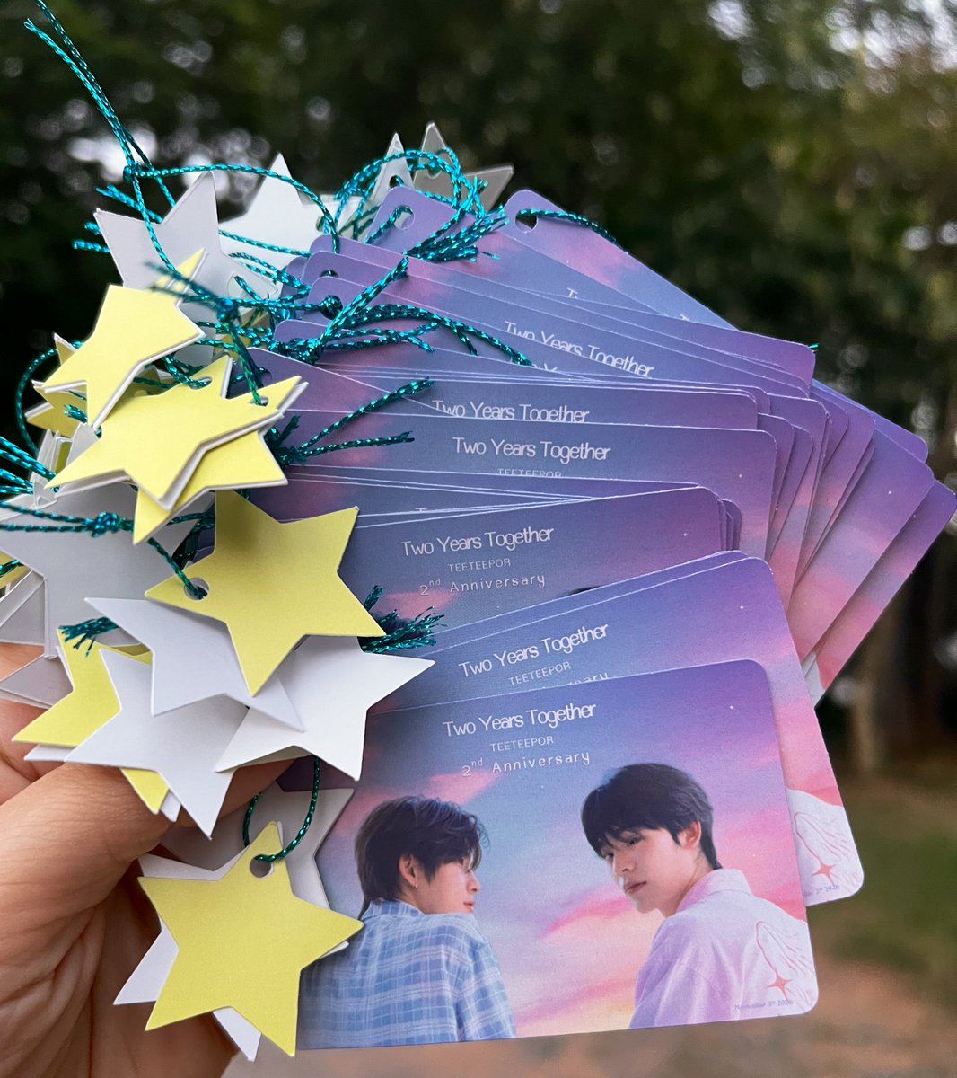 PupipPor's tweet photo. น้องๆจะรักกันไปกี่ปีพี่ไม่ว่า แต่ขอมีดาววาวาห้อยไปด้วยทุกปีนะ ⭐️
Two Years Together: Our Sun & Moon
Cafe Project 2nd Anniversary TEETEEPOR ฉลองครบรอบ 2 ปีตี๋ตี๋ป๋อ เริ่มเลยศุกร์นี้เจอกันที่ มิติ คาเฟ่ ขอนแก่นนะค้า
ไปได้ทุกวันตั้งแต่ 30 ตุลาคม – 8 พฤศจิกายน 2569 เวลา 09.00–17.00 น.
#TTP2YearsTogether #teeteepor