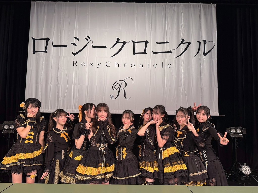 Rosy_Chronicle's tweet photo. こんばんは！#相馬優芽 です！🐹💙
Xから失礼します.ˬ.)"

今日は！みんなでアイバトの練習をして、
リリイベ川崎クラブチッタ！
見に来てくれたみなさんありがとうございましたー！！

ブルーのペンライトもありがとう💙

そして島川おかえり！！💚💚

今日は久々にやるカバー曲もあってめっちゃテンション上がった！！
まじ楽しかった！！！

お見送り会で楽しかったよー！とか言われると、やっぱりライブっていいな〜って思います♡♡♡

今日はボブにしてから少し髪が伸びたのでミニポニーテールした！！
たくさん褒めてくれてありがとう〜💙

だけど自撮りを撮り忘れるという。😭😭

またどこかで絶対やって写真撮るね！！！

今日もいい優芽みよ〜

#ロージークロニクル #ハロプロ
