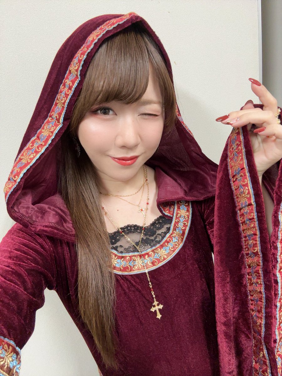 sara_kamiki_'s tweet photo. 本日の本番終わりましたぁあぁあ🪭
温度差！温度差すごい！笑🤭
今日もみんなお疲れ様でした🫶 https://t.co/c6tkul5jmB
