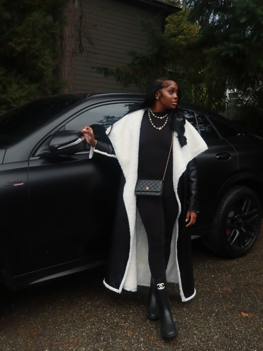 AthleteVanity's tweet photo. Raven Johnson - Put Me in Chanel https://t.co/euuFT2ppWL