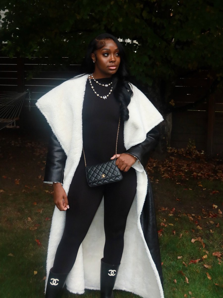 AthleteVanity's tweet photo. Raven Johnson - Put Me in Chanel https://t.co/euuFT2ppWL