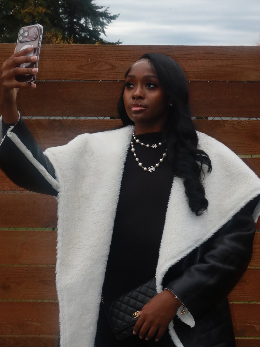 AthleteVanity's tweet photo. Raven Johnson - Put Me in Chanel https://t.co/euuFT2ppWL