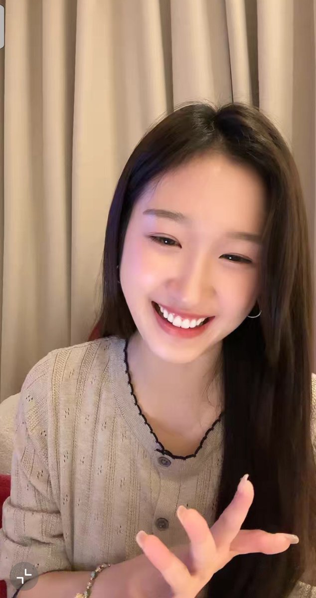 itsme_polaaa's tweet photo. She's soooo beautiful!! 😍
Thankyou for the live our talented girl.
#Atompariya
#Aestiny https://t.co/wQeYgQhbsa
