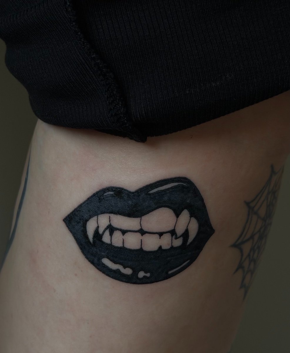 paygoddesslilly's tweet photo. another vamp tattoo for the vamp goddess https://t.co/sotuZxzbW0