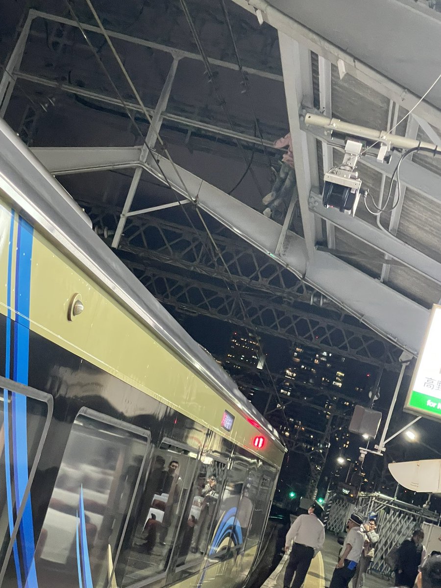 tomoh1215's tweet photo. 新今宮
アホがおる
#非常警報
#迷惑 https://t.co/MUNGL17nO7