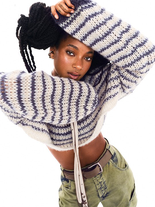 TheStarletCo's tweet photo. Willow Smith has always had her own kind of cool ~ impossible to confuse with anyone else.

#WillowSmith https://t.co/aGpjzIYlcW