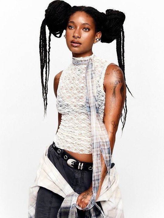 TheStarletCo's tweet photo. Willow Smith has always had her own kind of cool ~ impossible to confuse with anyone else.

#WillowSmith https://t.co/aGpjzIYlcW