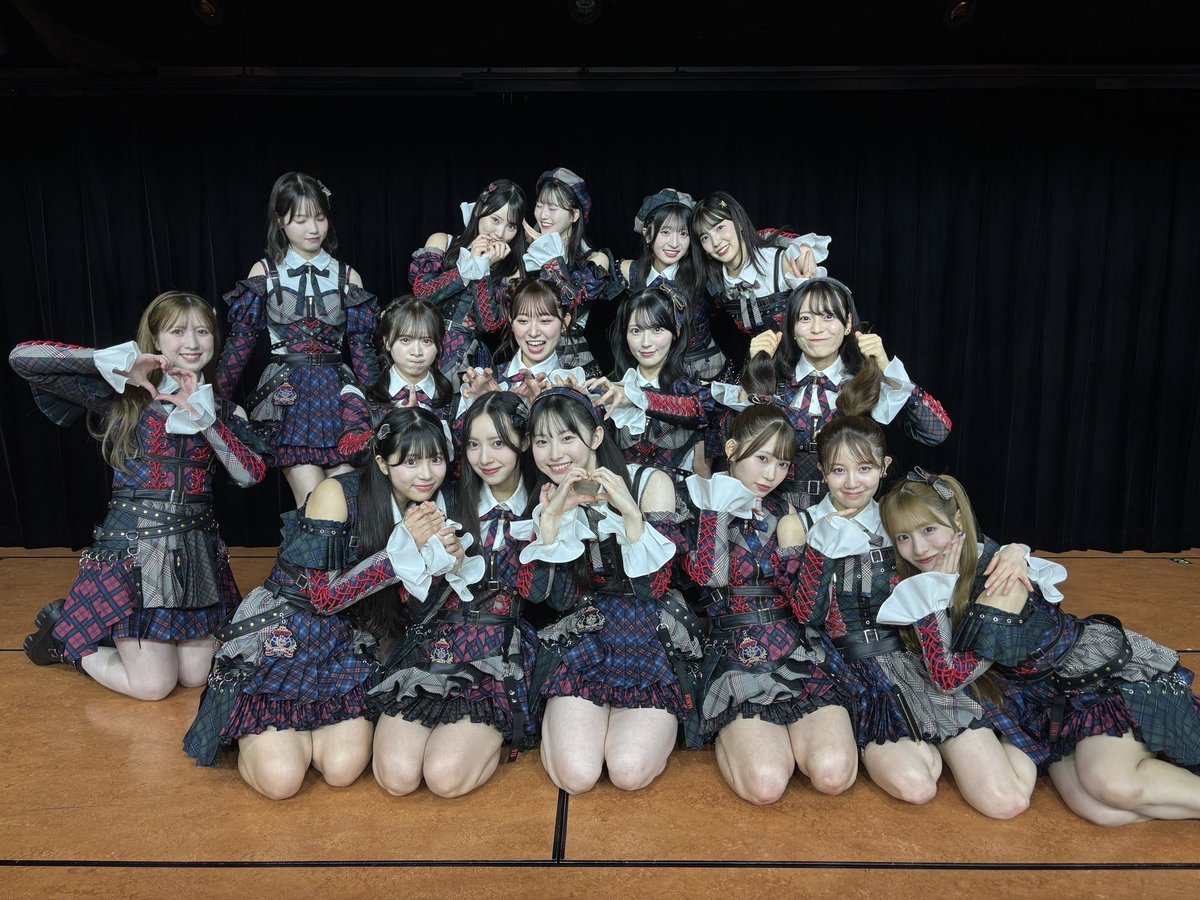 ase_hiko31's tweet photo. この写真面白すぎてどこを見ればいいのかわからない https://t.co/QxenHbfgYQ