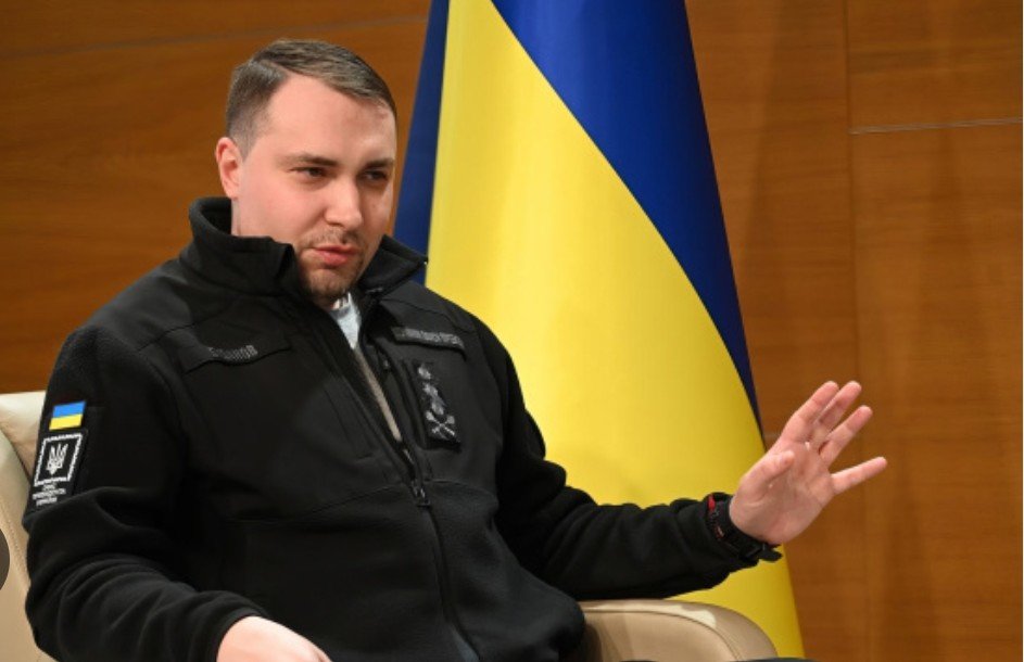 DakdaR22's tweet photo. - Kyrylo Budanov 🇺🇦:

" The Russians are beginning to understand that their army is not that strong, that their air defense systems are not that good, and that the Russian army is actually not capable of protecting the temporarily occupied Ukrainian territory. 
This is not at all the second army in the world, and not even the fourth. And the reckoning will come.” 

“The understanding that there will be retribution comes to people when they personally begin to see and feel that the war is not somewhere in some part of the world, but on their own territory. Therefore, the turning point has already begun.” 

..........

Russians are losing....

🫡