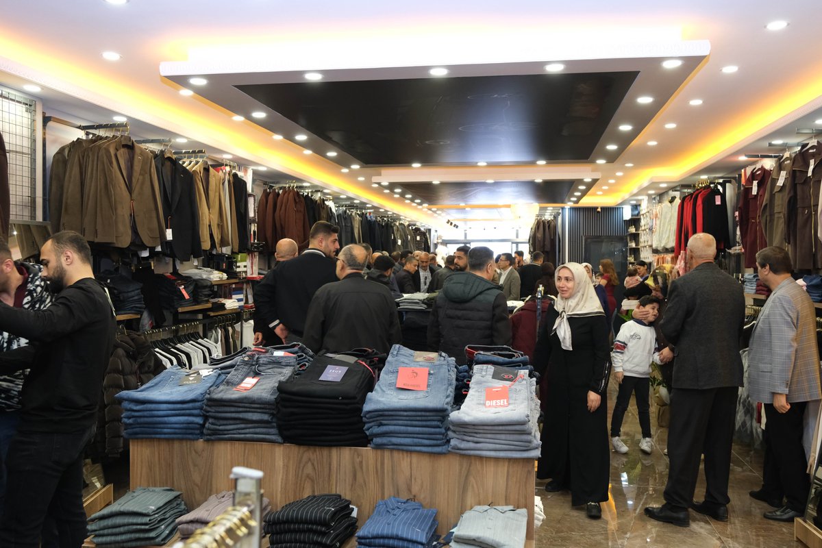 BitlisBld's tweet photo. Belediye Başkan Yardımcımız Sayın Şirin Kurtulgu, Beşminare Mahallesi’nde hizmete giren KAYA &amp; CEM Bay ve Bayan Giyim Mağazası’nın açılışını gerçekleştirdi.

İş yeri sahiplerini tebrik ediyor, hayırlı işler ve bol kazançlar diliyoruz. https://t.co/bfRZM7tKju
