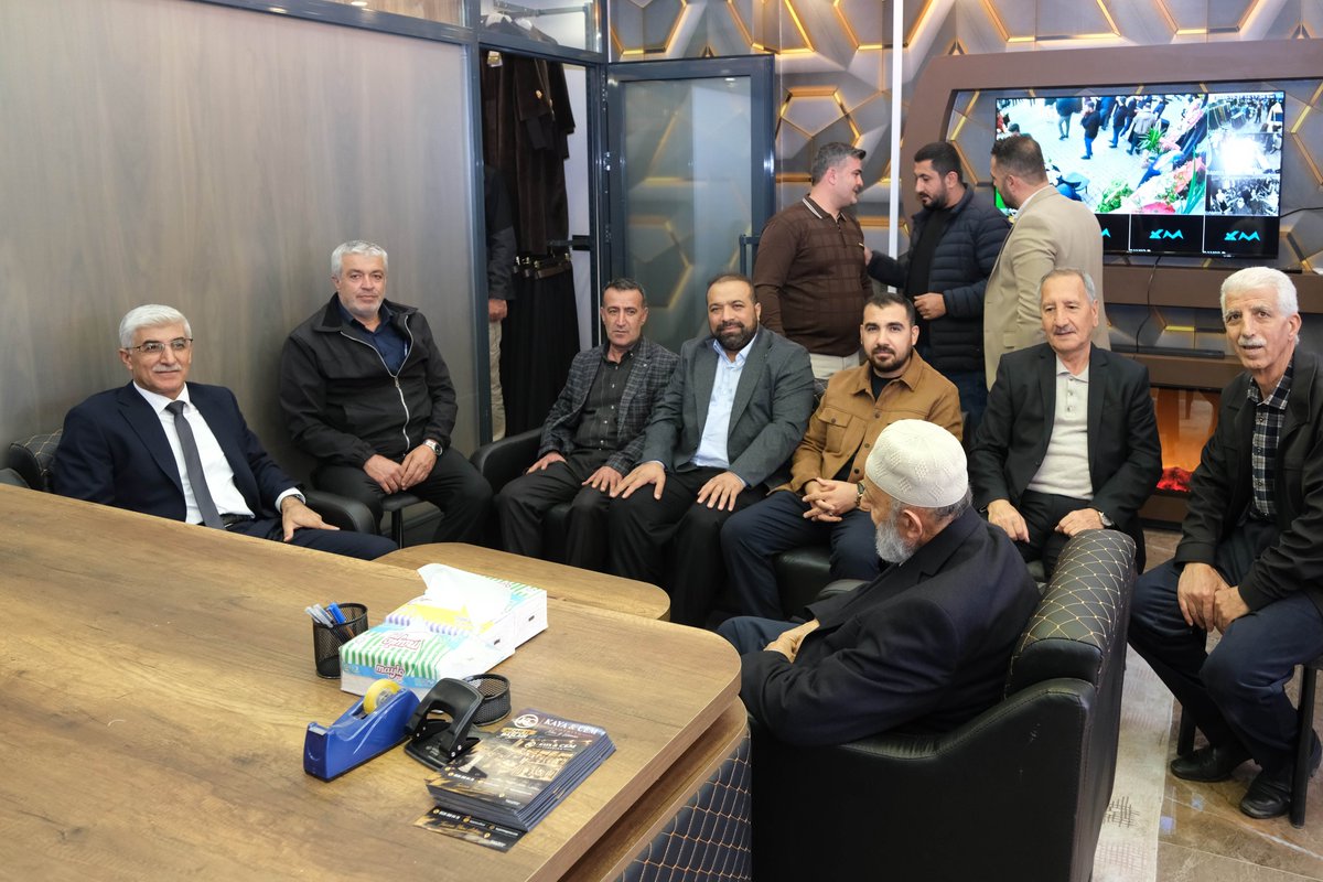 BitlisBld's tweet photo. Belediye Başkan Yardımcımız Sayın Şirin Kurtulgu, Beşminare Mahallesi’nde hizmete giren KAYA &amp; CEM Bay ve Bayan Giyim Mağazası’nın açılışını gerçekleştirdi.

İş yeri sahiplerini tebrik ediyor, hayırlı işler ve bol kazançlar diliyoruz. https://t.co/bfRZM7tKju