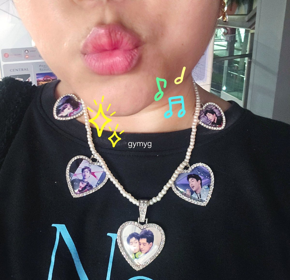 gymyggg's tweet photo. เด็กๆ มันชอบสร้อยจริงๆ แหละ นิวถามหาตลอด แต่มันหนักมากเลยลูกเอ๊ยยยย คอจะหัก แล้วทำไมพีเจจำได้ว่า 5 อัน🤣🤣🤣

KHOTKOOL X GELBOYS 
#หมีLIVEปะxGELBOYS
#GELBOYS 
#NEWCHAYAPAK https://t.co/Lxa9qiUuG0