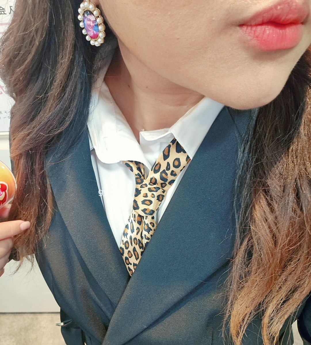 gymyggg's tweet photo. เด็กๆ มันชอบสร้อยจริงๆ แหละ นิวถามหาตลอด แต่มันหนักมากเลยลูกเอ๊ยยยย คอจะหัก แล้วทำไมพีเจจำได้ว่า 5 อัน🤣🤣🤣

KHOTKOOL X GELBOYS 
#หมีLIVEปะxGELBOYS
#GELBOYS 
#NEWCHAYAPAK https://t.co/Lxa9qiUuG0