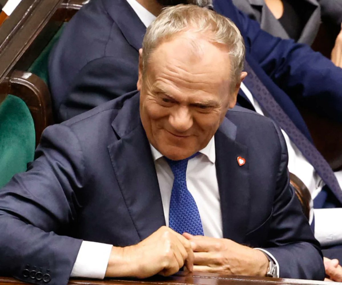 se_pl's tweet photo. Donald Tusk wskazał kandydatkę na nową minister funduszy i polityki regionalnej! 🔴

Po odejściu Katarzyny Pełczyńskiej-Nałęcz premier chce zaproponować na to stanowisko Agnieszkę Bartol. To urzędniczka z dużym doświadczeniem w strukturach Unii Europejskiej, która zajmowała się https://t.co/gzcobvK38a. unijnymi finansami i polityką spójności. Przed nową szefową resortu ważne zadanie: dopilnowanie rozliczenia miliardów euro dla Polski, w tym środków z Krajowego Planu Odbudowy.

https://t.co/WD5iZBrFE9