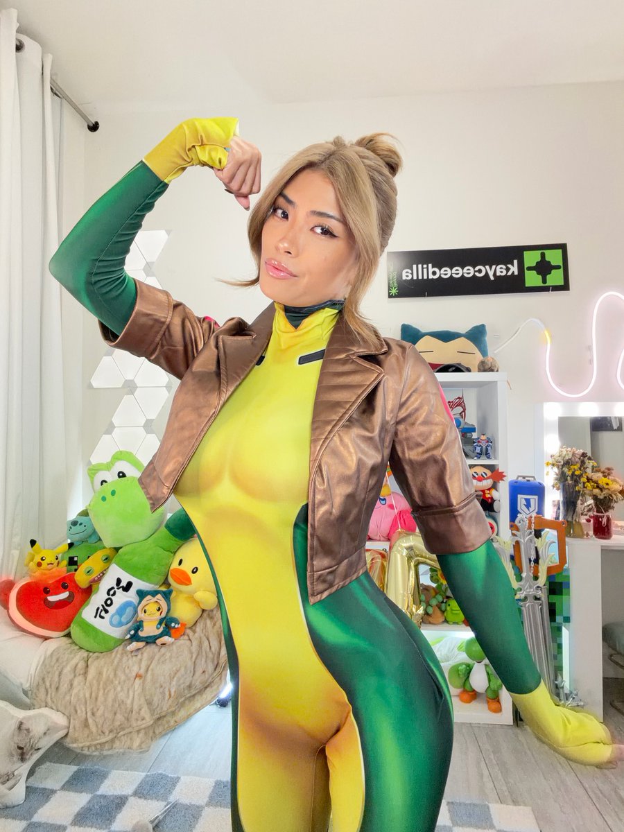 kayceeedilla's tweet photo. I TAKE EVERYTHAAANG! 💥

Rogue cosplay for stream today! https://t.co/QrJjx8iNdi