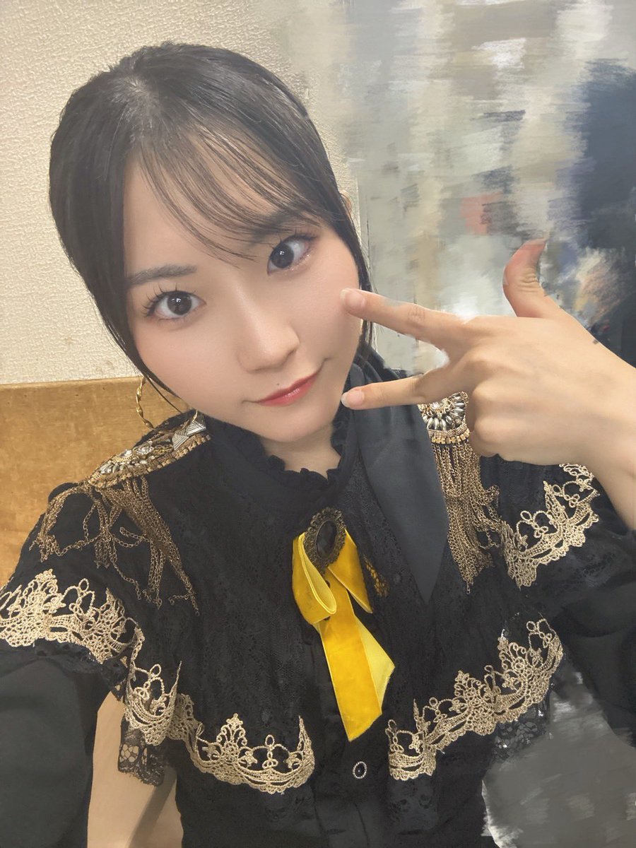 Rosy_Chronicle's tweet photo. みなさんこんばんは〜！

#吉田姫杷 です🪼

今日は!!

『ロージークロニクル4th Single Free Live Circuit ～だって未来は最強じゃん☆☆☆～』

お越しくださったみなさん ありがとうございました〜❤︎

1公演のみだったので、時間の流れがよりあっという間に感じたよ〜〜〜

けどとーっても楽しかったです!!

やっぱライブはサイコーだ❤️‍🔥

セットリストでは「彼女になりたいっ！！！」や「The 摩天楼ショー」など、お久しぶりのカバー曲もパフォーマンスさせていただきました🎶

以前よりも少しは成長した吉田姫杷をお見せできたのではないでしょうか!?
((ちなみに自分的にはめちゃ成長してたと思う！笑

みんなとたくさん目が合えて嬉しかったです🫶

コールやペンライトもありがとうございました❤︎
ばーっちり届きました💌

〜 お知らせ 〜

オンラインお話し会のお申し込みが
【本日 23:59まで！！】

私 吉田姫杷は 11月16日(月) 18:00頃〜

どこでもお話ができる素敵な会です✨

みんなのことを知れる貴重な機会でもあるので、少しでも申し込もうか悩んでるよって方はぜひお話しに来てくれると嬉しいな〜💭

もう申し込んでくれたよった方は
当日、いーっぱいお話しようね♪

まってます🫶

#ロージークロニクル #ハロプロ