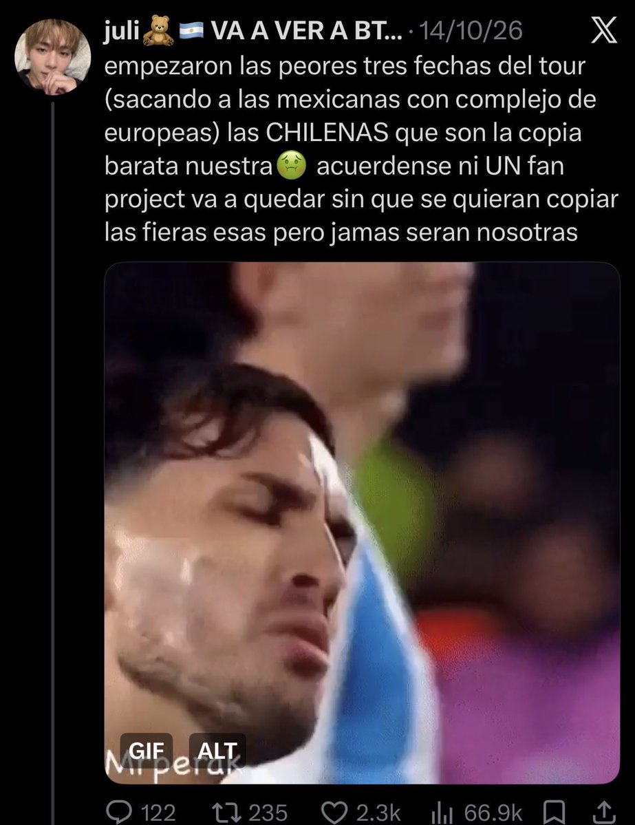 okooktsu's tweet photo. me parece impactante el nivel para hacerse tanto las weonas, cómo vas a negar que las argentinas no tiraron hate a chile antes de que bts se fuera para allá?? dicen que no les importamos pero cuática la memoria selectiva y cinismo (las fotos son solo 1 ejemplo de miles) https://t.co/zga2jjaTFY