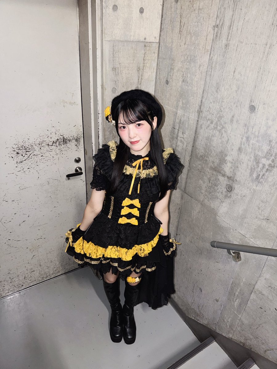 Rosy_Chronicle's tweet photo. #村越彩菜 です

リリースイベントありがとうございました♡

今日は、ほのほのに
ベレー帽をお借りしたんだ👒🦢
ライブでは初めてつけたよ☺︎

リリイベ本当に楽しくて、
終わったあともメンバーと楽しかったね！
とお話してました🍓

来てくれたみんなありがとう〜！

#ロージークロニクル #ハロプロ