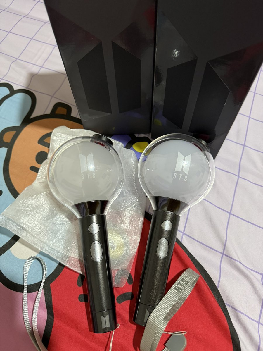 vantaeberryy's tweet photo. [WTS TITIPAN TEMAN] 

LS Army Bomb SE (preloved) Full set
Kondisi mulus sudah pernah dipakai konser masing2 sekali

💵 Rp. 400.000/LS (harga nett/gabisa nego)
Dom Jakarta (bisa cod jakarta-bogor) https://t.co/mOL36lPn5A