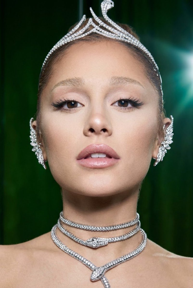 ArianatorObss's tweet photo. New collection SWAROVSKI x ARIANA GRANDE #ArianaGrande #Swarovski https://t.co/tIxBWDXaek