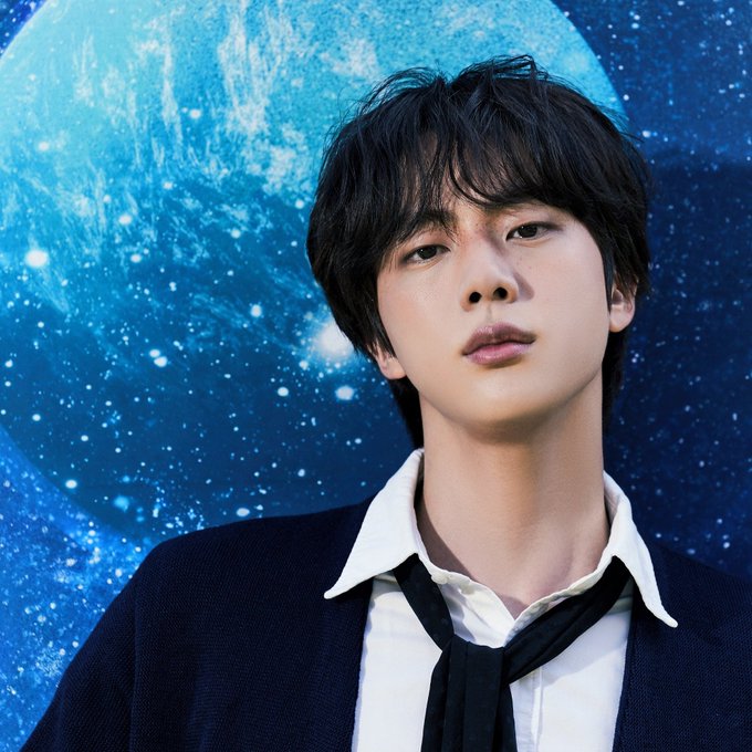 WORLDMUSICAWARD's tweet photo. 4 years ago today,  JIN released his history-making debut solo single “The Astronaut”, as a heartfelt gift to ARMY ahead of his military enlistment! 💪🧑‍🚀4⃣🎂🐐👑💜
"The Astronaut" was co-written by #Jin, #Coldplay, #Kygo and #ChrisMartin's son #MosesMartin! It sold over 700,000 first-day physical sales on Hanteo, the highest first day sales for a single by a Soloist in Hanteo chart history at the time, and quickly became the fastest solo release to surpass 1 million copies on the Circle Chart in S.Korea! The song was a global success and delivered Jin’s first solo Billboard Hot 100 entry at No. 51, the highest K-pop solo debut of the decade at the time, and topped Digital Song Sales and World Digital Song Sales, debuting in the Top 10 of the Billboard Global 200! "The Astronaut" was a Top 10 hit in over 10 countries! Billboard named it one of the "25 Best K-Pop Songs of 2022", at number 14 and Rolling Stone included the track on its "100 Best songs of 2022" list at number 68! Frances' #1 magazine Paris Match ranked it 4th on the outlet's year-end list of the 10 best K-pop releases from 2022!

#방탄소년단진 #JIN #진 #김석진 
#jin_TheAstronaut
@BTS_twt
@coldplay @chrismartin @KygoMusic