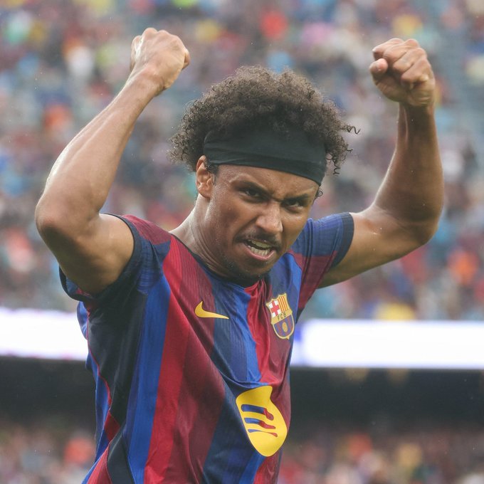 bmd_cule's tweet photo. التعامل مع أدييمي غير مفهوم أبدا من فليك 

بدأ بداية جيدة بعدها المدرب فجأة صار بالغصب يحط الإنجليزي رغم أنه مزاجي وواضح عليه صعوبة التأقلم ويخليه 90 دقيقة كاملة ضد باريس و 80 ضد مدريد 

المباريات الأخيرة أدييمي صار يشارك 10 و 5 دقائق رغم محدودية غوردون https://t.co/4snPycn8cz