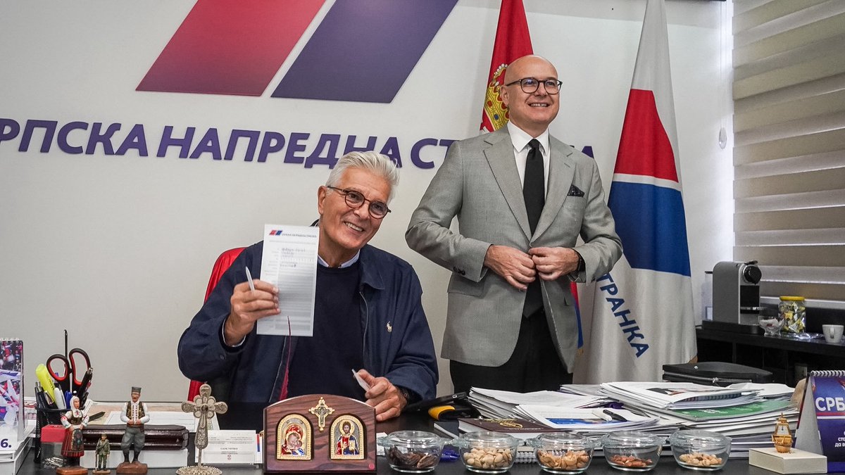 milos_vucevic's tweet photo. Наша породица, наша Српска напредна странка, од данас је богатија за два нова члана!

Драга Лидија и драги Небојша, добро нам дошли! Радујем се што ћемо заједно радити, делити одговорност и борити се за оно што нас окупља, љубав према Србији и жељу да наша земља напредује.

Наша снага су људи, поверење и заједништво. Заједно настављамо даље! 🇷🇸