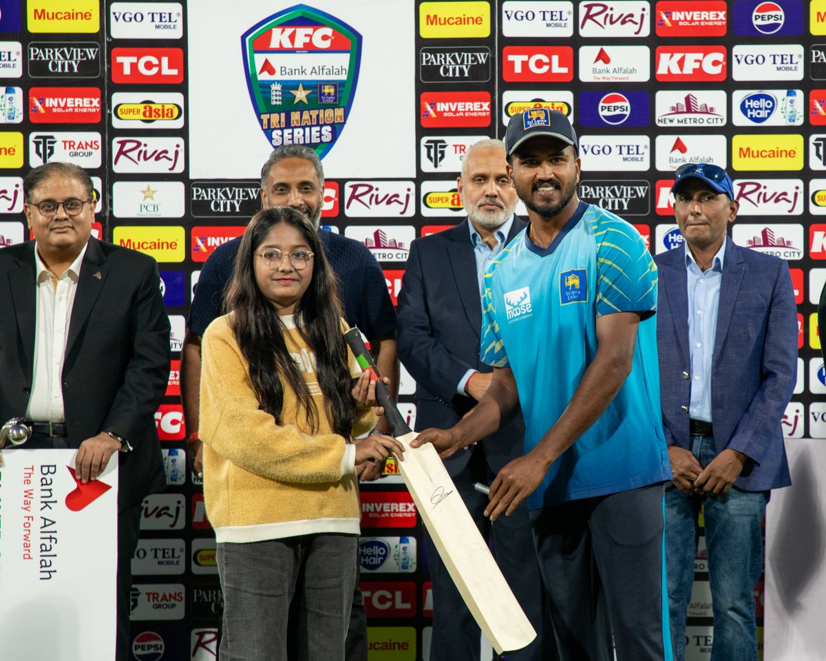 TheRealPCB's tweet photo. 📸 Clicks from the post-match presentation ceremony

#PAKvSL | #CricketKaJashan https://t.co/XvFNdm8DMm