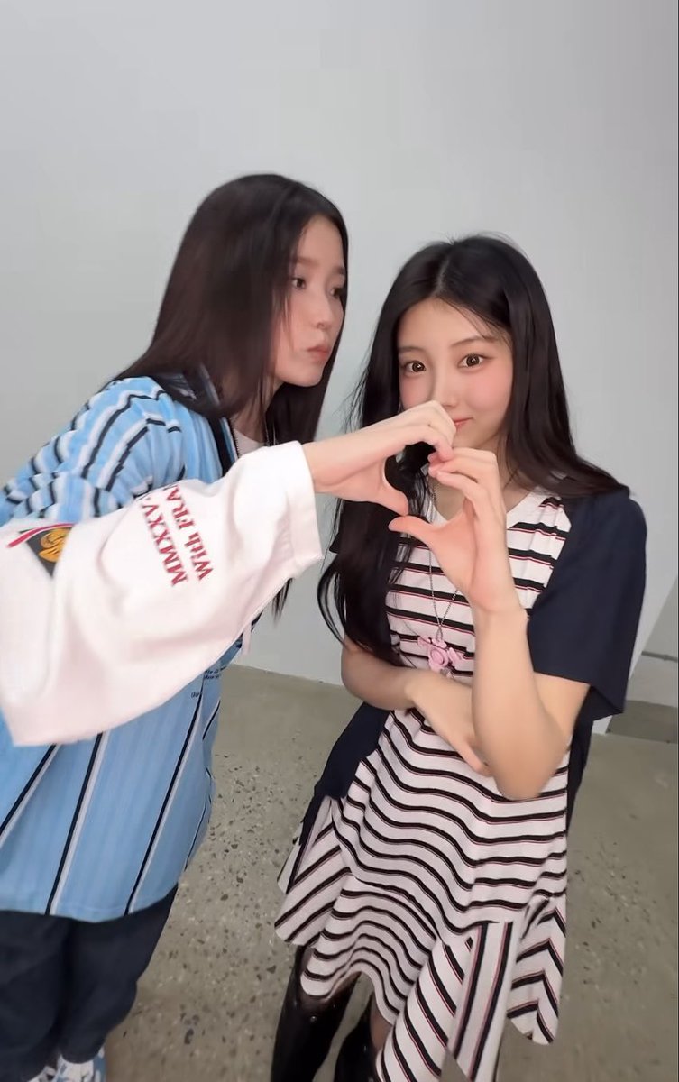 kaayoii's tweet photo. 뽀뽀받는  기뉘 https://t.co/LnAzzHZcV6