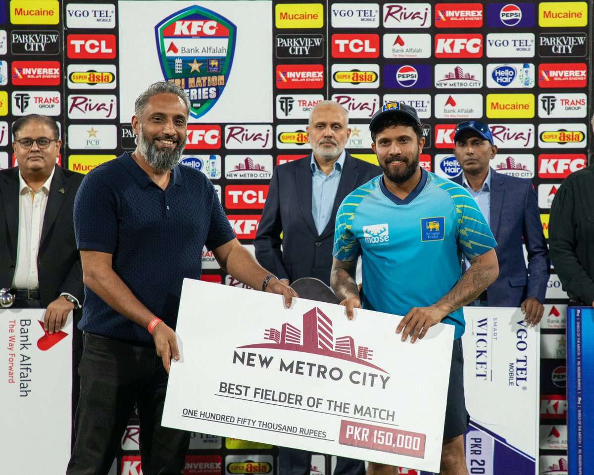 TheRealPCB's tweet photo. 📸📸

#PAKvSL | #CricketKaJashan https://t.co/kRTYlhcKZ5