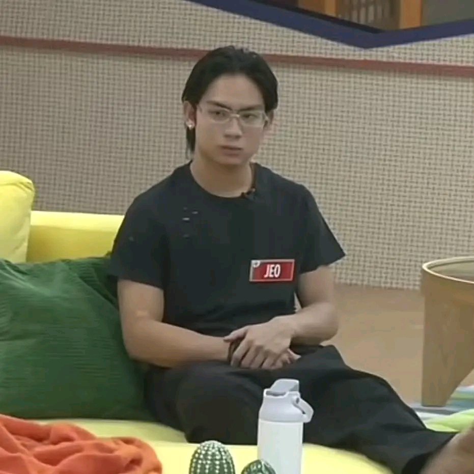 Ellaelzr_'s tweet photo. Jeo ong with glasses!! 

JEO MARTESTIC STORY https://t.co/f9rJwFOnOO