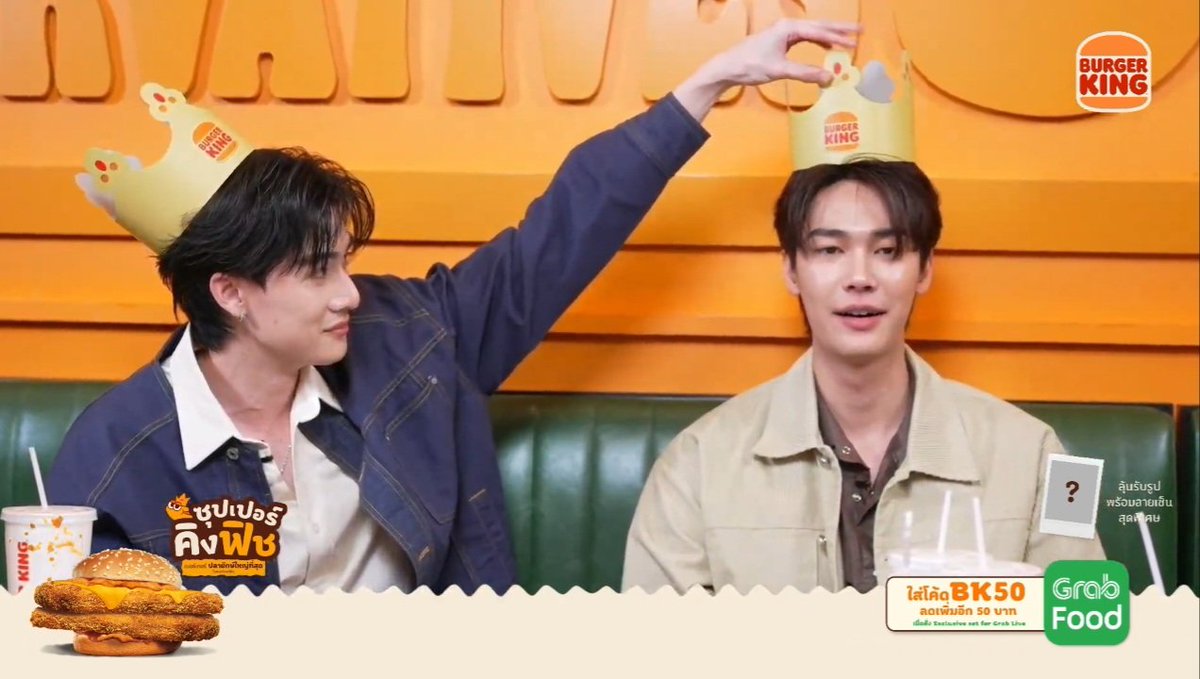 gojousatoru67's tweet photo. ล่ะตอนใส่มงกุฏน้องธียื่นสุดแขนอ่ะ น่ารักจังหมวย

#BKSuperKingFishxDewTee https://t.co/qbcwJYzwUG