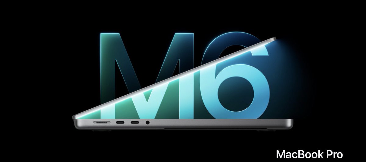 Gamee_tech's tweet photo. أعلنت آبل عن جهاز MacBook Pro الجديد مقاس 14 إنش بمعالج M6! 

يأتي بمعالج CPU وGPU من 12 نواة لكل منهما، مع أداء رسومي أسرع بنسبة 30% وأداء ذكاء اصطناعي أسرع بنسبة 25% مقارنة بمعالج M5.

ويتميز ببطارية تدوم حتى 24 ساعة، وشاشة Liquid Retina XDR، ودعم Wi-Fi 7 وBluetooth 6، وذاكرة RAM تصل إلى 32GB.

السعر يبدأ من 9,499 ريال سعودي، والطلبات المسبقة تبدأ 28 أكتوبر، ويتوفر رسميًا 6 نوفمبر.
