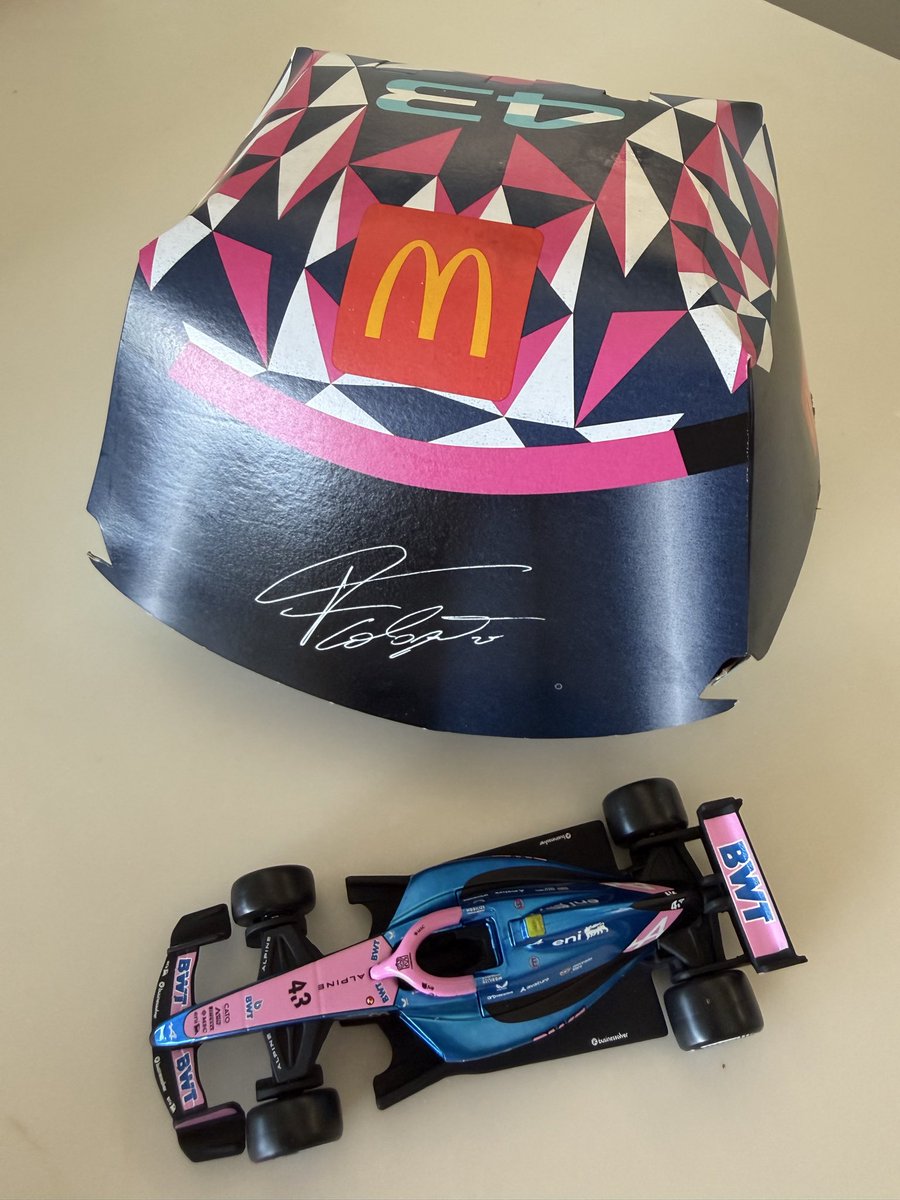 natialcuadrado's tweet photo. El autito es HERMOSO!! Y la cajita de la hamburguesa es el casco de Franco con su firma y todo!🥹
Me sorprendió la calidad del autito! Sale $20.000. (Como pedí agua el vaso no lo tengo, me di cuenta después 😭)
GRACIAS @McDonalds_Ar ❣️❣️ https://t.co/7LmyGRvcqk