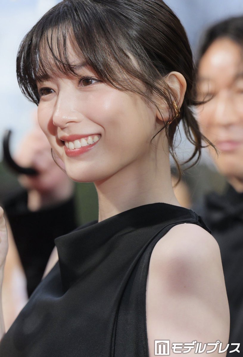 kunino_takara's tweet photo. 永野芽郁、鼻整形きれいすぎてまじでどこの病院のどの先生か教えて欲しい。
1年半でとんでもなく垢抜けててすごい。 https://t.co/fE2Vznu6XN