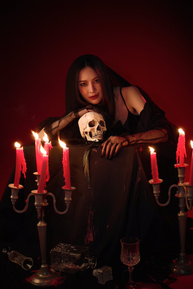 Puinoonwrsr's tweet photo. Under my spell, darling. 😈🖤
ไม่ต้องท่องคาถา แค่มองตาก็พอ กลัวปอนอมั้ย 5555555555555 

#ปุยนุ่นวรางค์ศิริ
#Puinoonwrsr
#HalloweenDay 
#DevilInDisguise https://t.co/rGL7hZOzfi