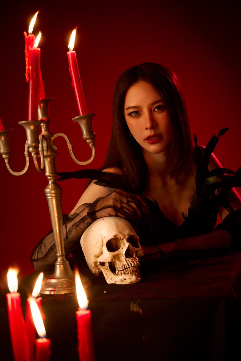 Puinoonwrsr's tweet photo. Under my spell, darling. 😈🖤
ไม่ต้องท่องคาถา แค่มองตาก็พอ กลัวปอนอมั้ย 5555555555555 

#ปุยนุ่นวรางค์ศิริ
#Puinoonwrsr
#HalloweenDay 
#DevilInDisguise https://t.co/rGL7hZOzfi