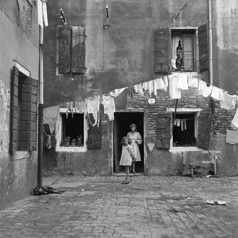 Fanrizio21's tweet photo. Venezia  1952

Henri Cartier-Bresson https://t.co/DBzS8AAcDs