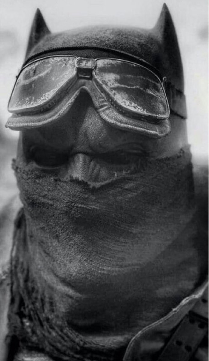 bekoumovies's tweet photo. The coolest looking mother fu#king Batman of all time ,
Zack Snyder and Michael Wilkinson did wonders in designing these costumes and how cool they looked ,
not just on the big screen but as profitable merchandise ,

that’s why @BenAffleck needs his own standalone movie not to mention else world DC stories like The Dark Knight Returns which will be very very profitable not to mention being an  award contender as well especially if you get Willem Defoe as joker,
Let’s go .
@davidellison 
@ZackSnyder @BenAffleck @Turki_alalshikh  @jayoliva1 @JimLee  @larryfong 
@Skydance @ParamountPics @ParamountMovies @DCOfficial @wbd @warnerbros  @artists_equity 
@TheAngryBadger3 @ReviewFischer