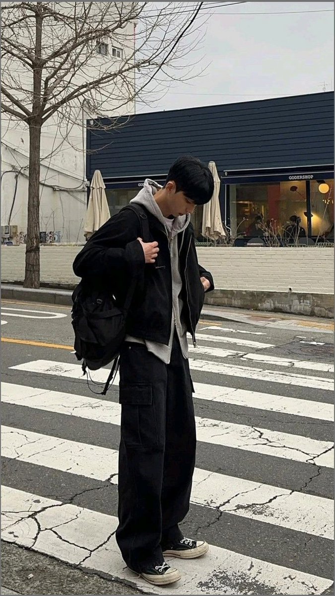 mia001134's tweet photo. ジャスティンって何着てもオシャレに感じるよな

上はジャストサイズ
下はワンクッションくらいのサイズ感

これが大人ストリートって感じ https://t.co/TQI9fPaWbR