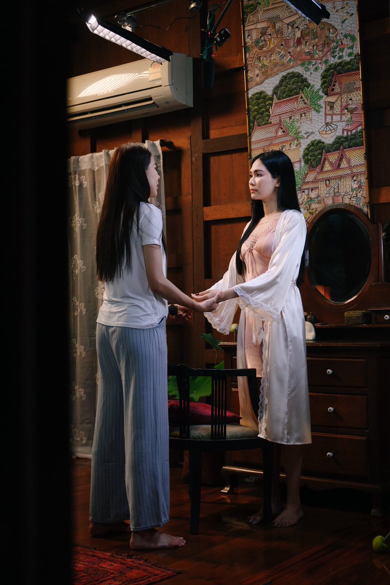 Pround2bint's tweet photo. วิวัฒนาการชุดนอนของแม่ครู

KHOM KHLANG EP8
#ข่มขลังตอนที่8 https://t.co/YFFGm4ah6v