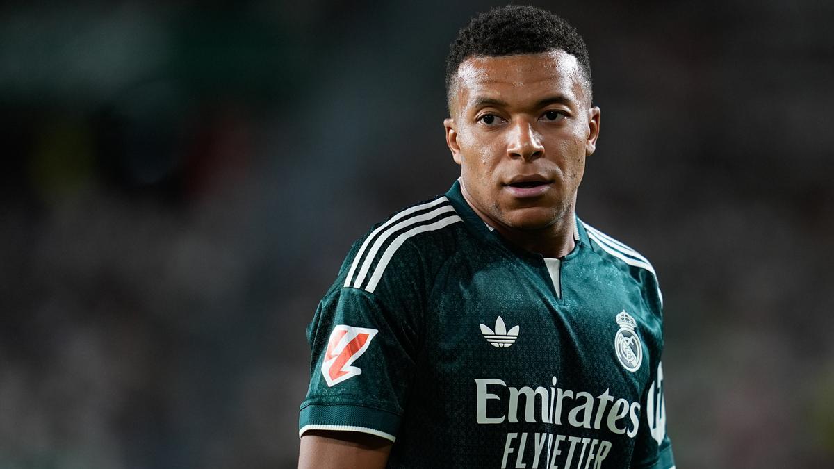 partidazocope's tweet photo. 🚨 ÚLTIMA HORA | La televisión estatal China suspende las emisiones de @LaLiga tras la polémica con Mbappé

⚽️ El delantero del Real Madrid calificó de "dictador" al líder chino Mao Zedong al bromear sobre un meme

📻 #PartidazoCOPE https://t.co/f5j1hCbabu