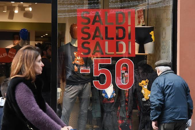 Open_gol's tweet photo. La donna risarcita con 5 mila euro per aver sbattuto contro la porta a vetri di un negozio https://t.co/kLCm4MSciM https://t.co/bd597HWVmS