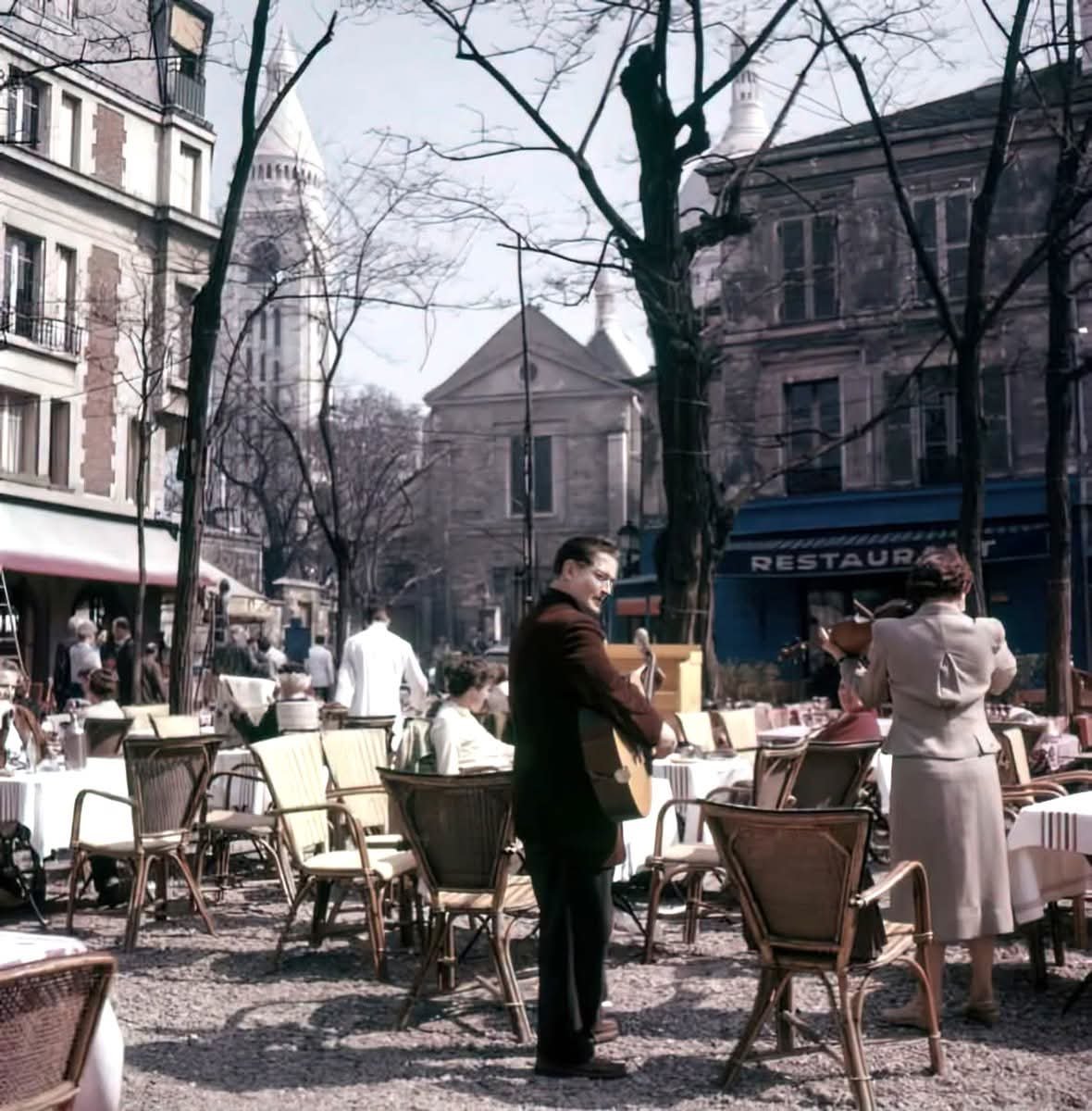 JanHoving4's tweet photo. Place du Tertre, 60s https://t.co/mNidUUzqRZ
