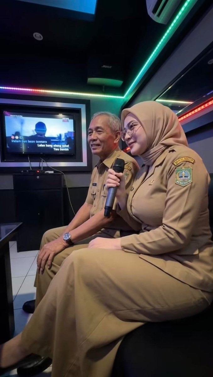 zciurys's tweet photo. Alasan lembur pak kades
https://t.co/SvdtarrwMS
📁
https://t.co/MkOi3wN1Uo https://t.co/b2klZtAJXx