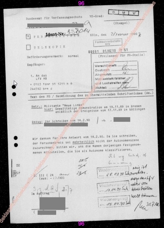 matthimon's tweet photo. Am 17. November 1989 wurde #Conny Wessmann in #Göttingen bei einer Demonstration von der Polizei verfolgt und in den fahrenden Verkehr getrieben. FragDenStaat hat eine 198-seitige BfV-Akte zu den autonomen Protesten nach ihrem Tod befreit:
https://t.co/nBYL59nQbq https://t.co/fI1Wb5Lbo2